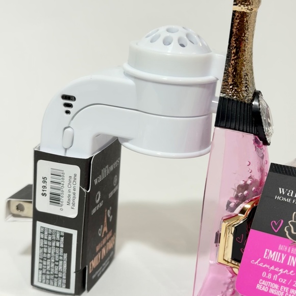 CHAMPAGNE BOTTLE Nightlight Scent Control Wallflowers Plug + Refill - Picture 4 of 5
